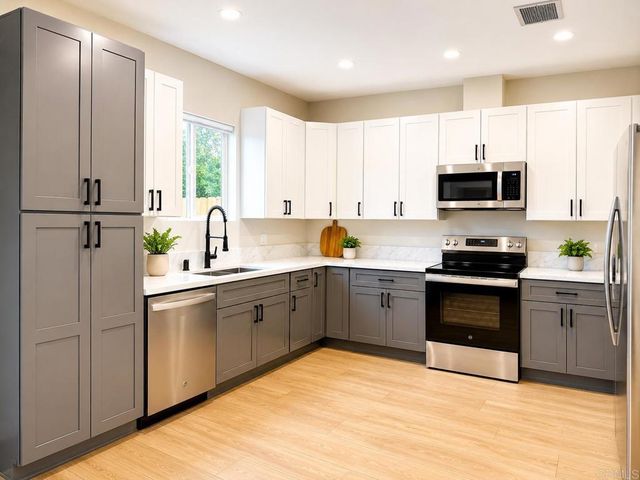 263 Hannalei Drive, Vista, CA 92083