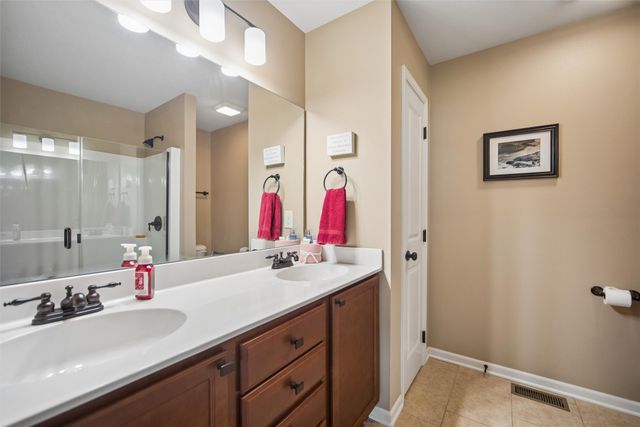122 SE Sugarberry Lane, Pleasant Hill, IA 50327