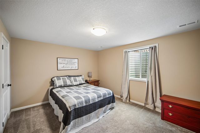 122 SE Sugarberry Lane, Pleasant Hill, IA 50327