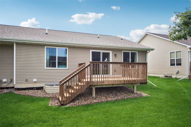 122 SE Sugarberry Lane, Pleasant Hill, IA 50327