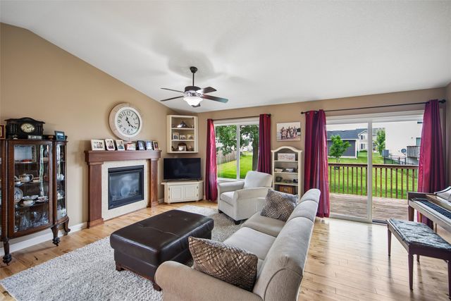 122 SE Sugarberry Lane, Pleasant Hill, IA 50327