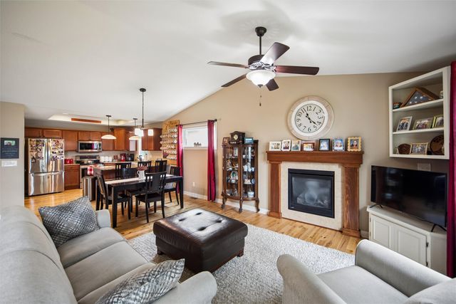 122 SE Sugarberry Lane, Pleasant Hill, IA 50327