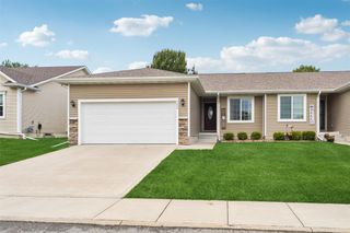 122 SE Sugarberry Lane, Pleasant Hill, IA 50327