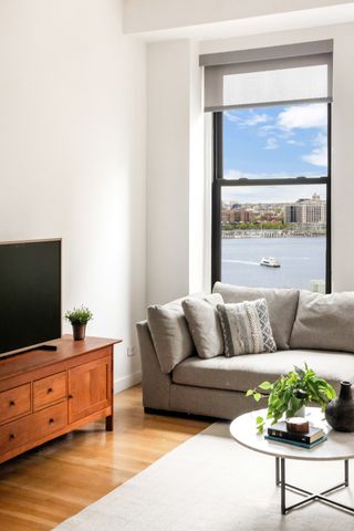 3 Hanover Sq Apt 11G, New York City, NY 10004
