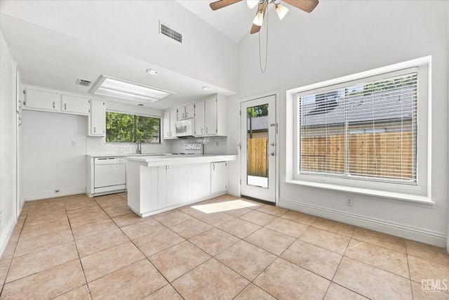 3520 Snowflake Court, Bakersfield, CA 93309