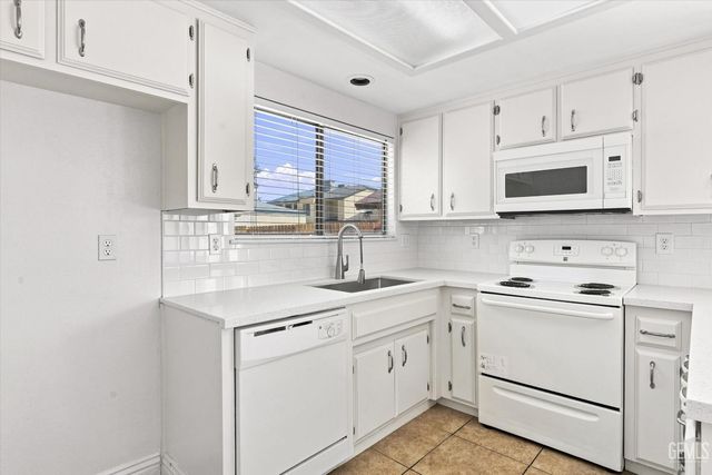 3520 Snowflake Court, Bakersfield, CA 93309