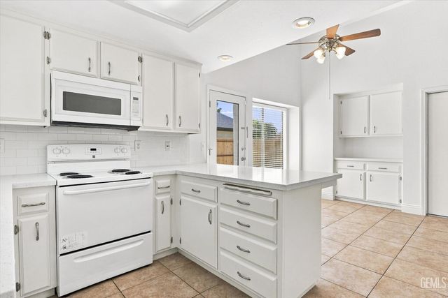 3520 Snowflake Court, Bakersfield, CA 93309