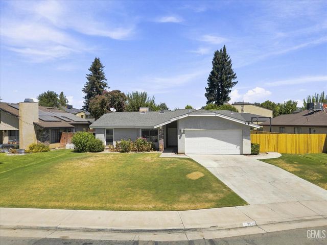 3520 Snowflake Court, Bakersfield, CA 93309
