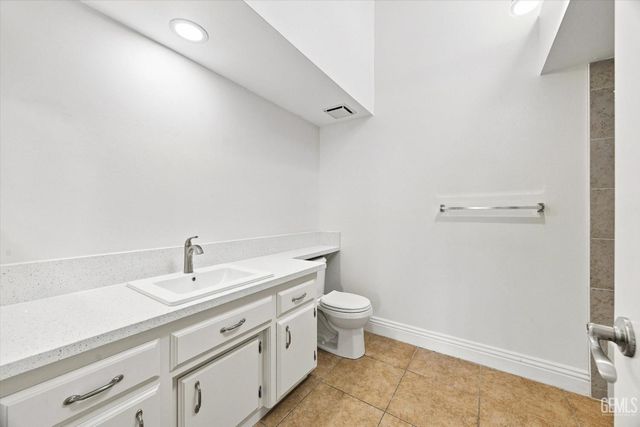 3520 Snowflake Court, Bakersfield, CA 93309