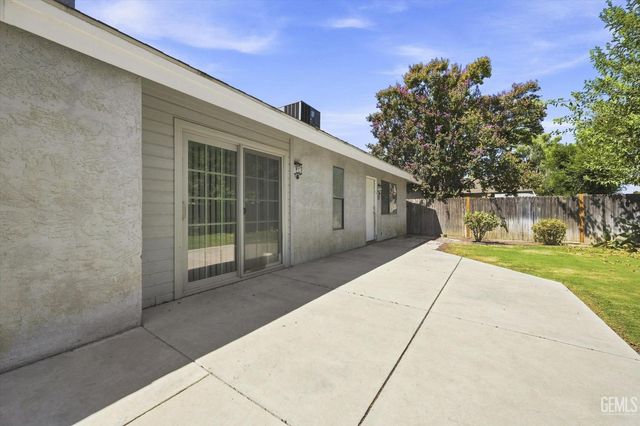 3520 Snowflake Court, Bakersfield, CA 93309