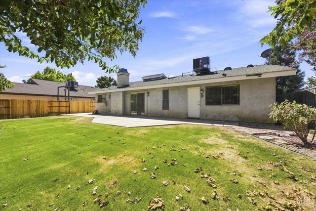 3520 Snowflake Court, Bakersfield, CA 93309