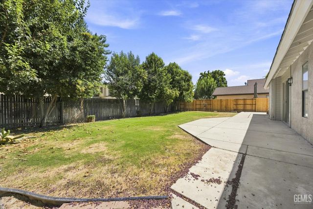 3520 Snowflake Court, Bakersfield, CA 93309