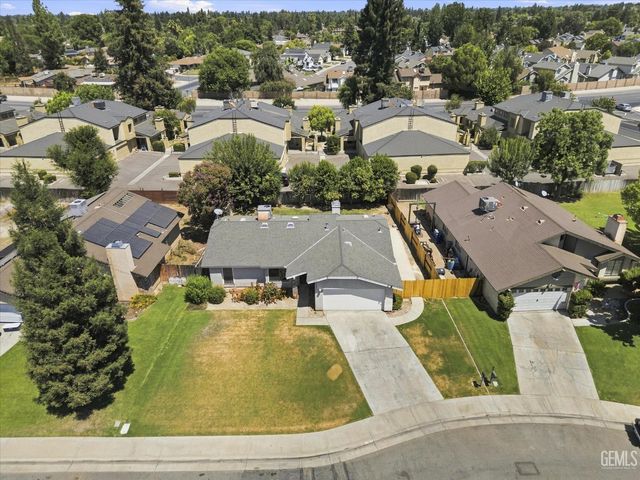 3520 Snowflake Court, Bakersfield, CA 93309