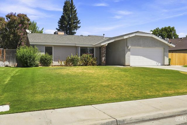 3520 Snowflake Court, Bakersfield, CA 93309
