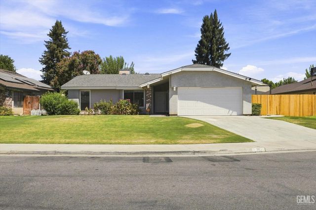 3520 Snowflake Court, Bakersfield, CA 93309