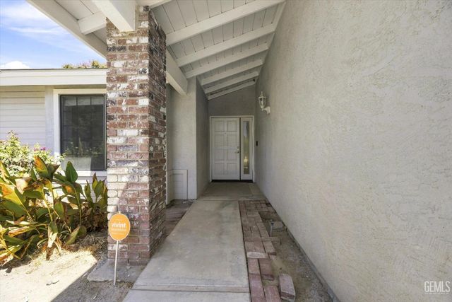3520 Snowflake Court, Bakersfield, CA 93309