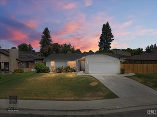 3520 Snowflake Court, Bakersfield, CA 93309