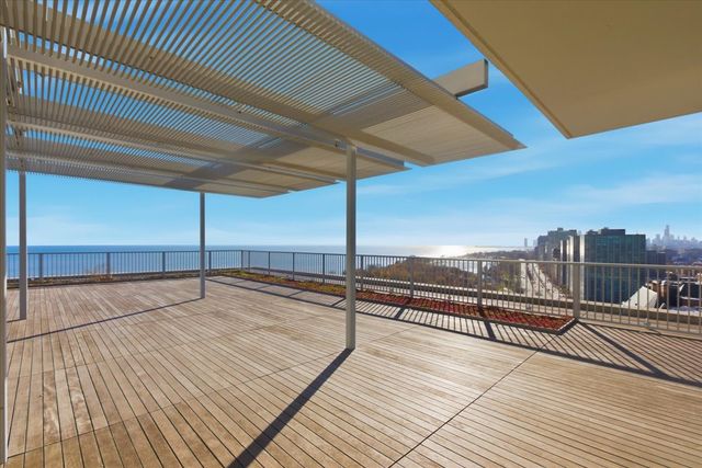 3900 N Lake Shore Drive 17G, Chicago, IL 60613