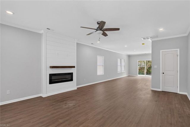 126 N Division ST, Suffolk, VA 23434