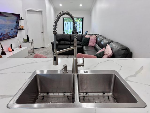 11173 NW 38TH Place, Sunrise, FL 33351