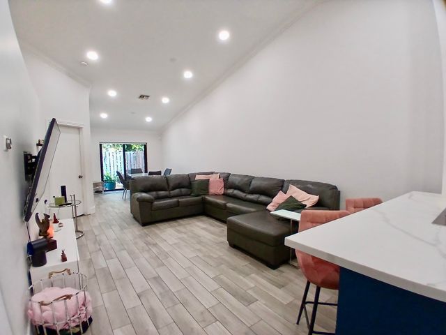 11173 NW 38TH Place, Sunrise, FL 33351