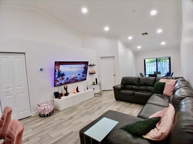 11173 NW 38TH Place, Sunrise, FL 33351