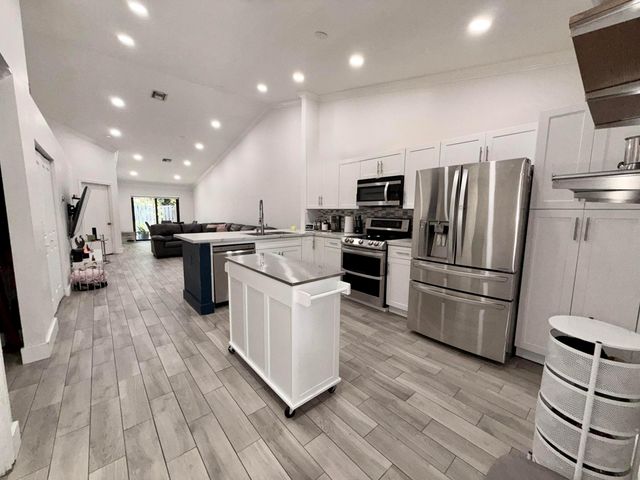 11173 NW 38TH Place, Sunrise, FL 33351