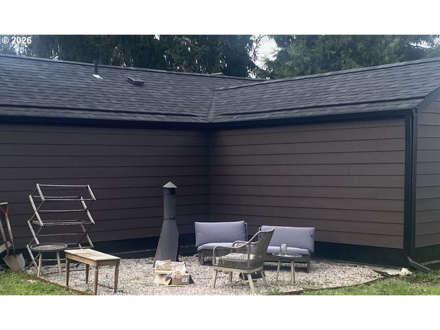 345 S 38TH St, Springfield, OR 97478