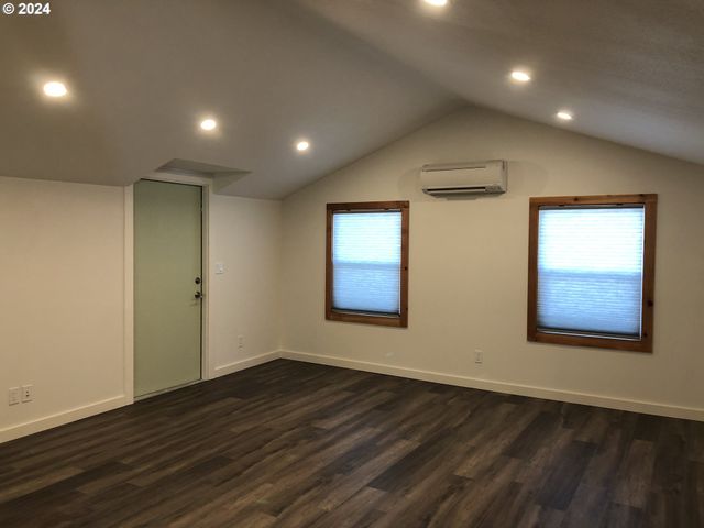 345 S 38TH St, Springfield, OR 97478