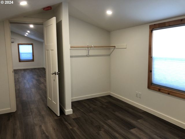 345 S 38TH St, Springfield, OR 97478