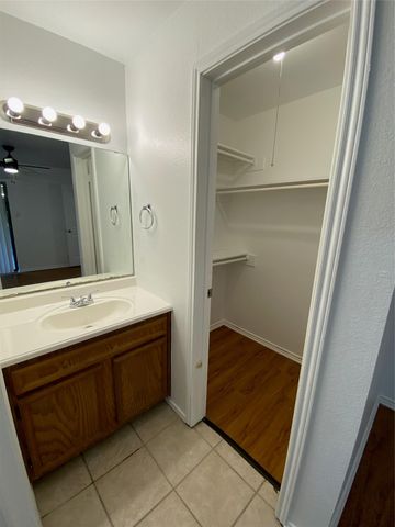 1304-B Conway DR, San Marcos, TX 78666