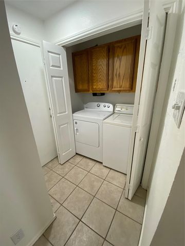 1304-B Conway DR, San Marcos, TX 78666
