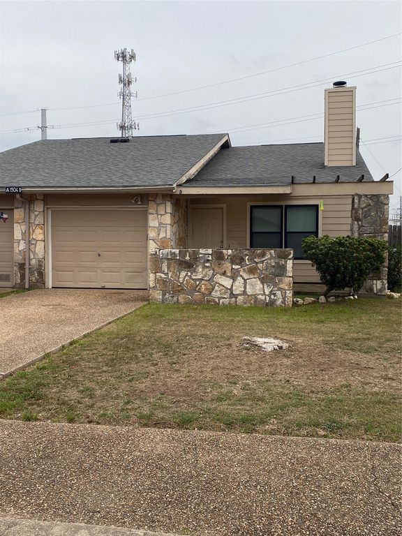 1304-B Conway DR, San Marcos, TX 78666