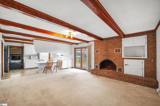 207 Grandview Circle, Travelers Rest, SC 29690