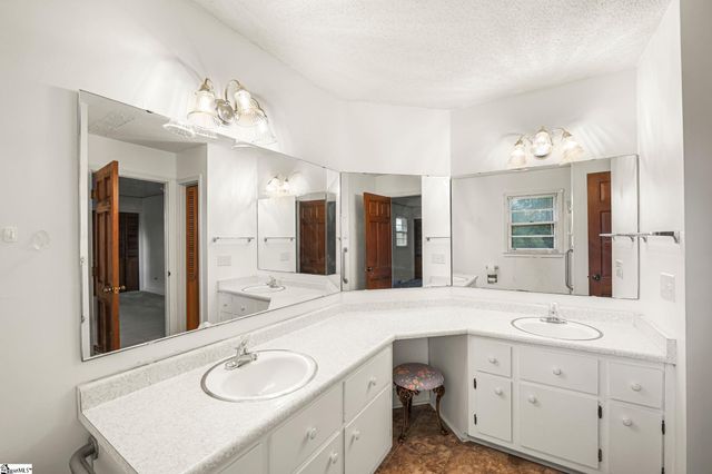 207 Grandview Circle, Travelers Rest, SC 29690