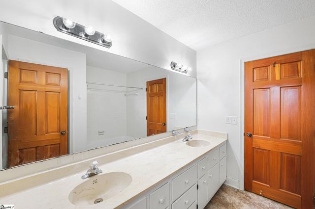 207 Grandview Circle, Travelers Rest, SC 29690