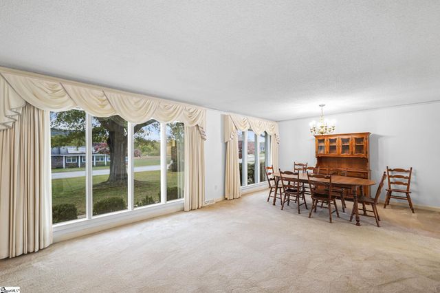 207 Grandview Circle, Travelers Rest, SC 29690