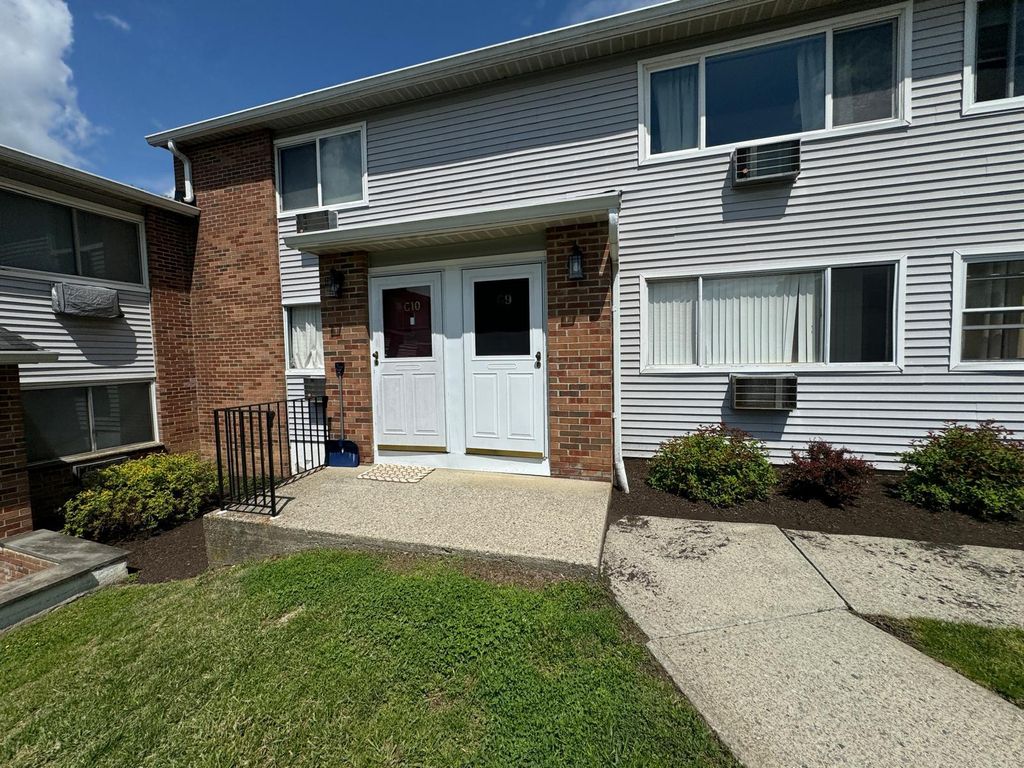 2740 South Road G9, Poughkeepsie, NY 12601