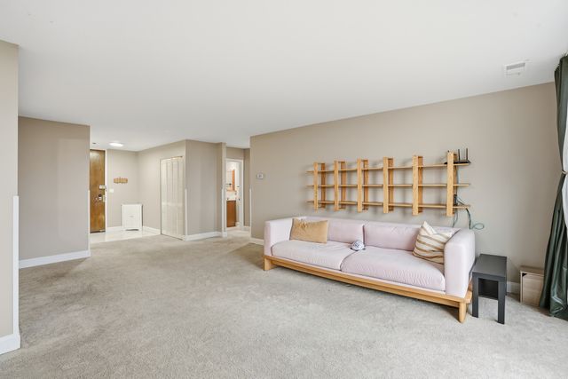 190 S Wood Dale Road 1107, Wood Dale, IL 60191