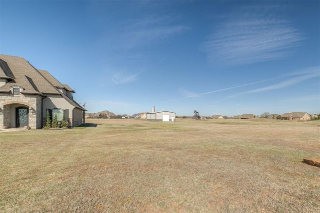 23921 N Pennsylvania Avenue, Edmond, OK 73025