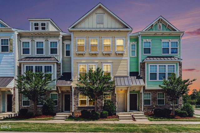 327 Great Northern Station, Apex, NC 27502