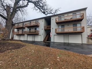 300 WOODRIDGE Circle C, South Elgin, IL 60177