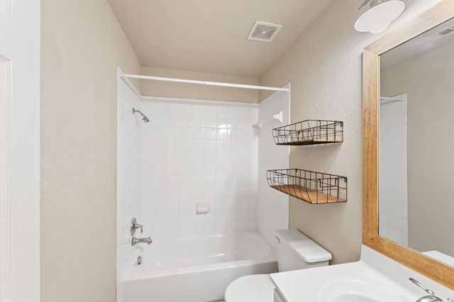 582 Briggs DR, New Braunfels, TX 78130
