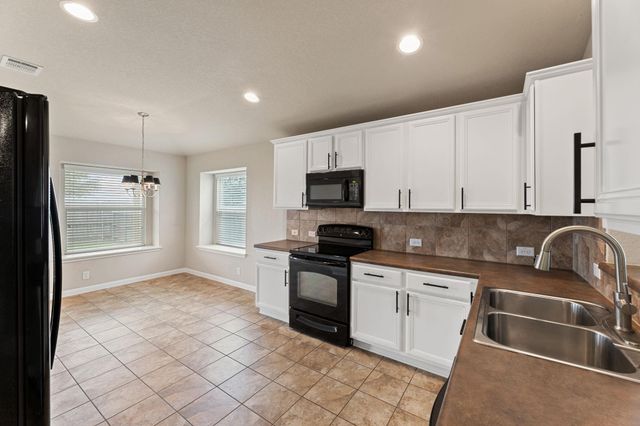 582 Briggs DR, New Braunfels, TX 78130