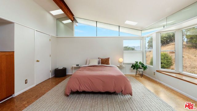 3858 Roble Vista Drive, Los Angeles, CA 90027