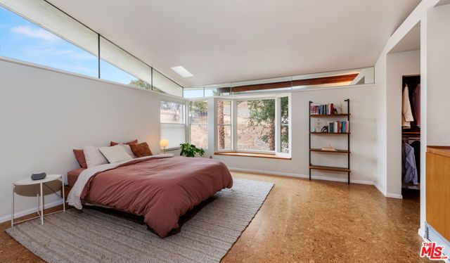 3858 Roble Vista Drive, Los Angeles, CA 90027