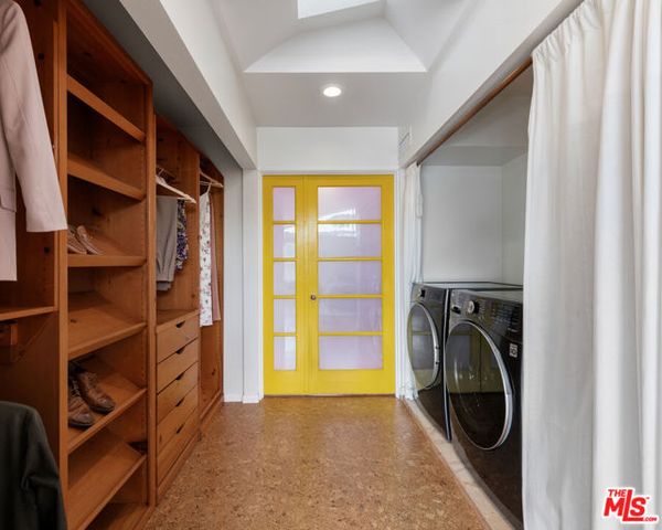 3858 Roble Vista Drive, Los Angeles, CA 90027