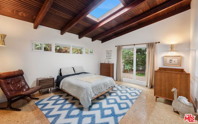 3858 Roble Vista Drive, Los Angeles, CA 90027