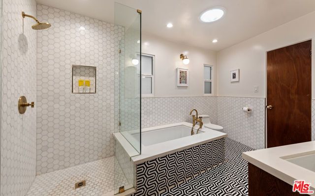 3858 Roble Vista Drive, Los Angeles, CA 90027