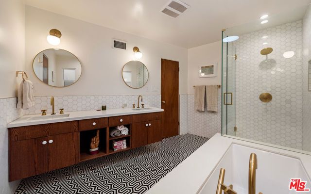 3858 Roble Vista Drive, Los Angeles, CA 90027